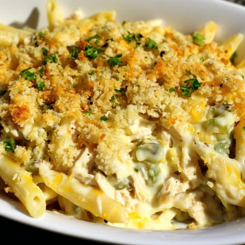 Warm, creamy Jalapeño Popper Chicken Pasta with a crispy breadcrumb topping, perfect for dinner.